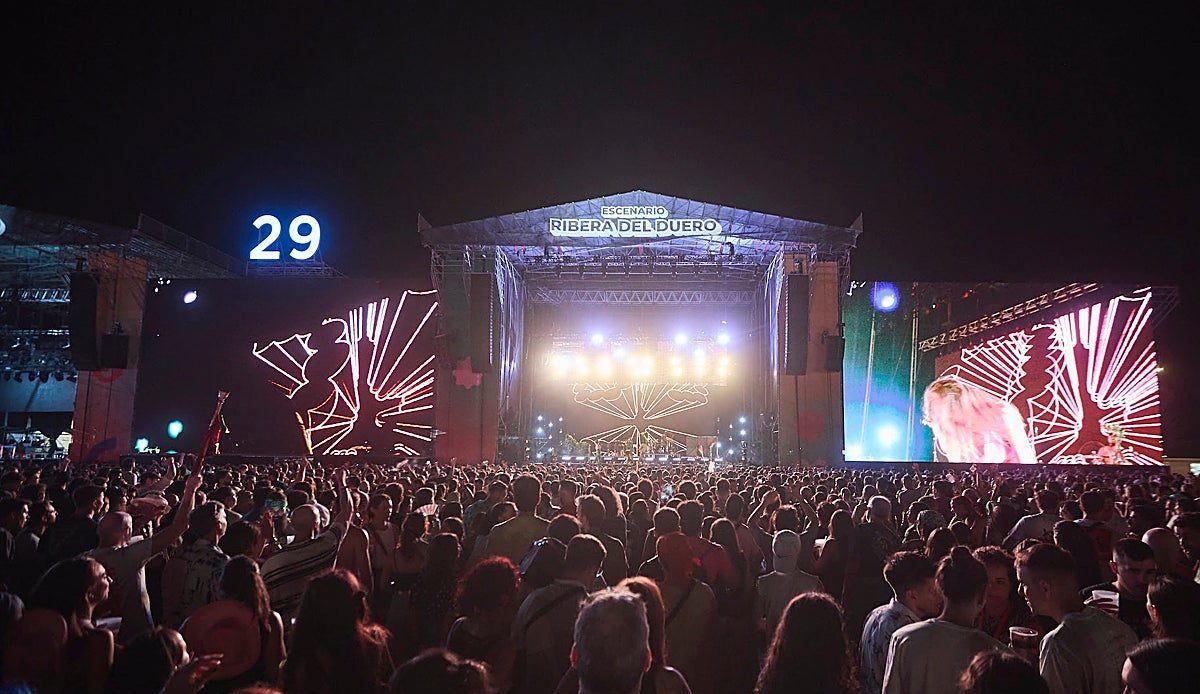 Sonorama Ribera arranca con su noche inaugural más concurrida: 40.000 personas llenan Aranda de Duero