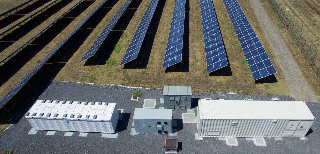 Briviesca y Melgar de Fernamental dan el salto al almacenamiento energético con baterías en sus parques solares