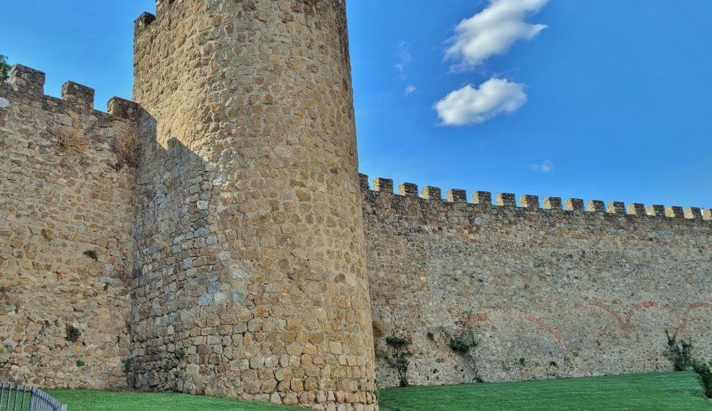 Cáceres convoca sus premios literarios con hasta 6.000 euros en juego para poetas y escritores de todo el mundo