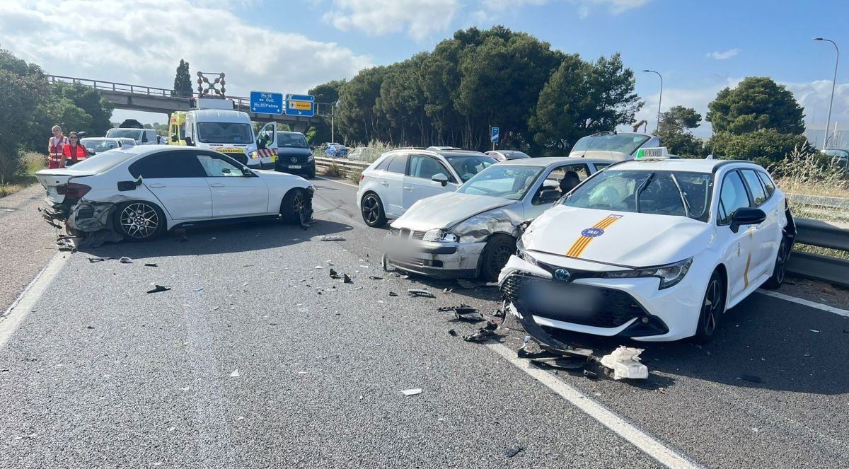 Un accidente con seis vehículos en la A-5 deja cuatro heridos leves a la altura de Navalmoral de la Mata