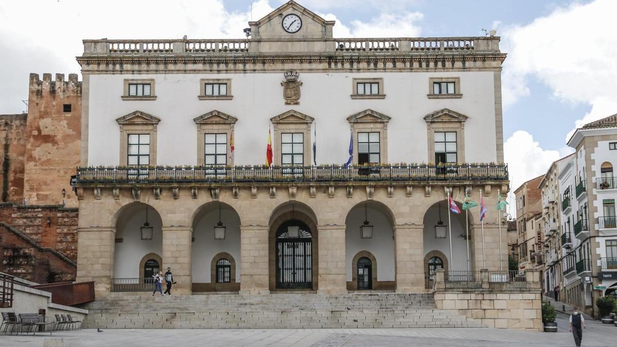 El Ayuntamiento de Cáceres abre la puerta a 17 nuevas plazas de empleo público en 2026