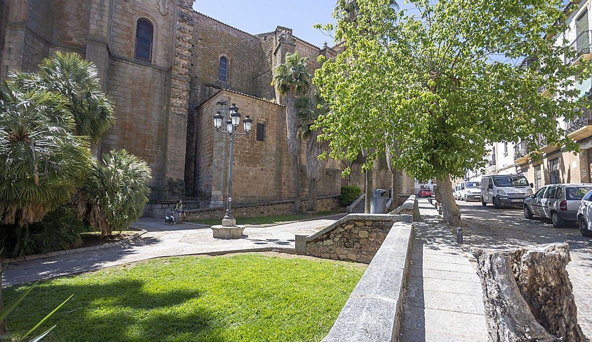 El Ayuntamiento de Cáceres fracasa por segunda vez en su intento de reformar la plaza de Santiago y promete una tercera licit