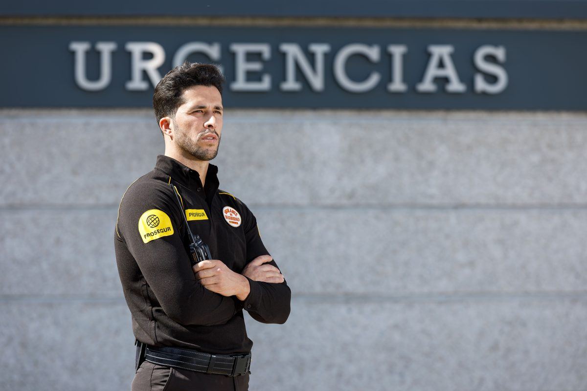 Los vigilantes de seguridad de los hospitales extremeños lograrán una subida salarial del 18% con el nuevo contrato del SES