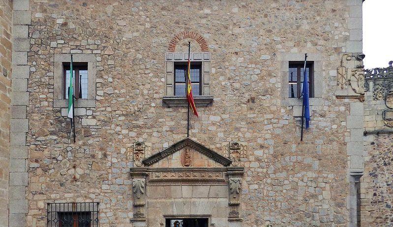 El programa de empleo de la Diputación de Cáceres convierte la formación en contratos reales: diez de diez en transporte sani