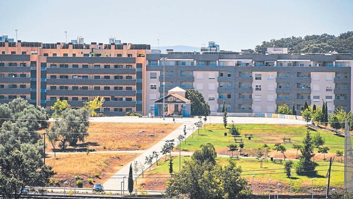 Un joven de 26 años pierde la vida tras caer desde un quinto piso en el barrio cacereño de El Junquillo