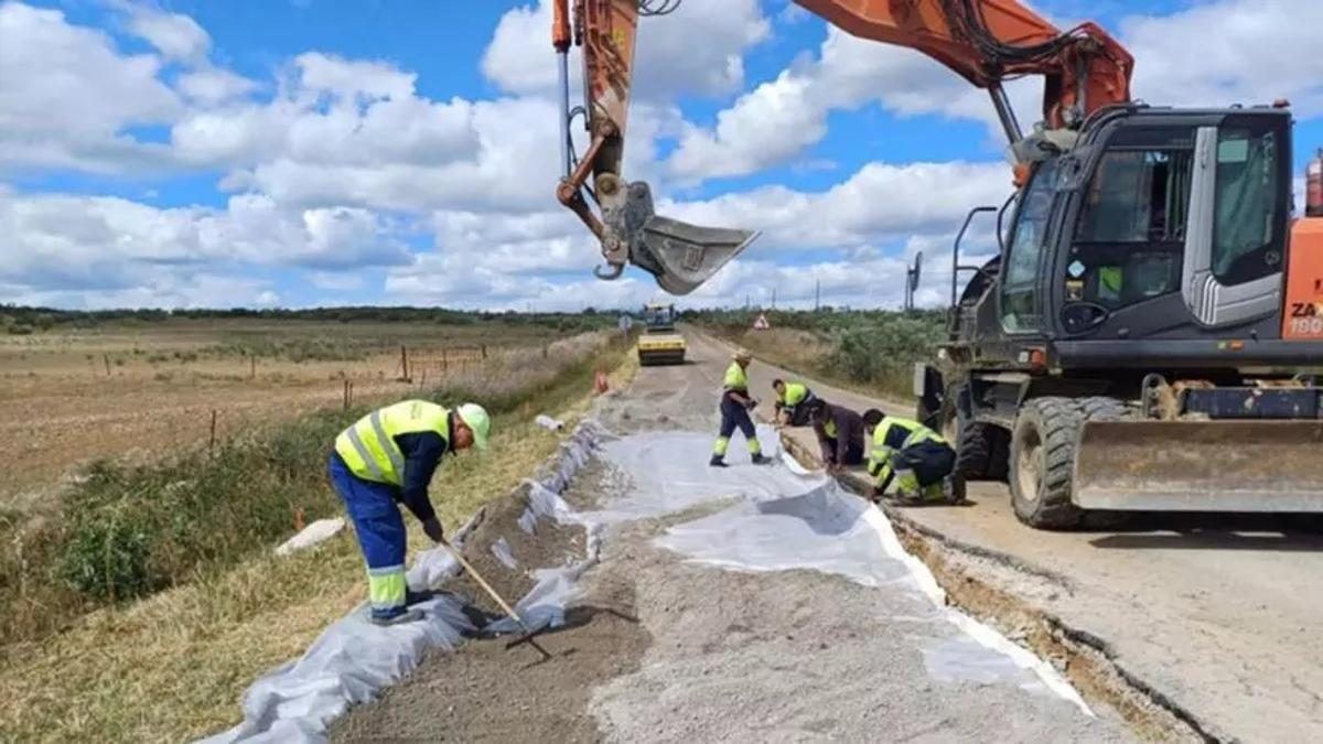 La Diputación de Cáceres inyecta más de un millón en carreteras provinciales para hacer frente al encarecimiento por la guerr