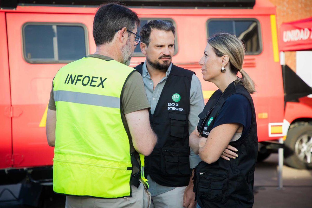 El Gobierno extremeño acude a Las Hurdes para acompañar a sus vecinos tras el devastador incendio