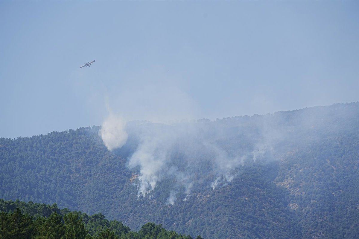 El incendio de Las Hurdes ya ha quemado 4.800 hectáreas pero permite el regreso de los primeros vecinos evacuados