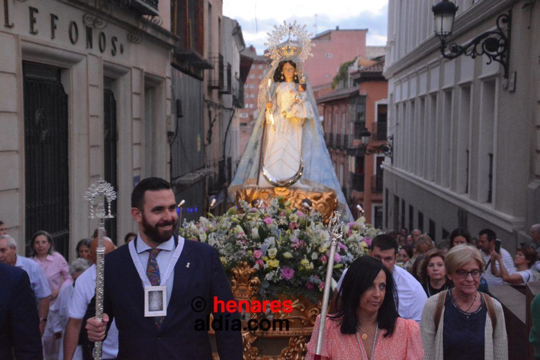 Cientos de guadalajareños salen a la calle para acompañar a su patrona en el inicio de los actos de la Virgen de la Antigua