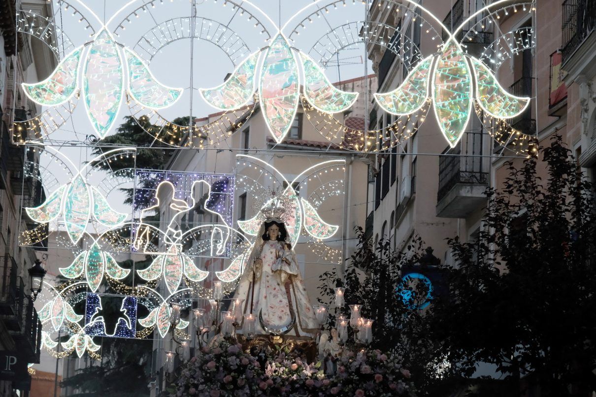 Miles de guadalajareños salen a la calle para acompañar a su patrona en el inicio de las fiestas más esperadas del año