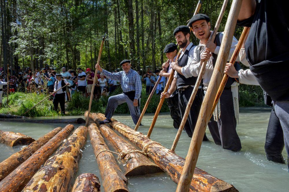 Poveda de la Sierra revive este fin de semana el arte perdido de los gancheros del Alto Tajo