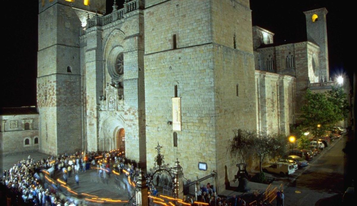 La Procesión de los Faroles ilumina Sigüenza y cierra con emoción sus fiestas patronales