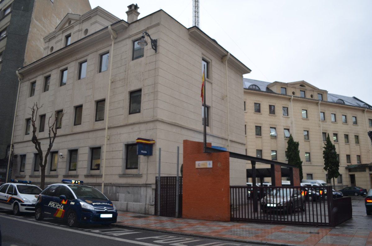 León abre la puerta a 17 empleos públicos: plazas en la Policía Local y educación social con plazos que se agotan en agosto