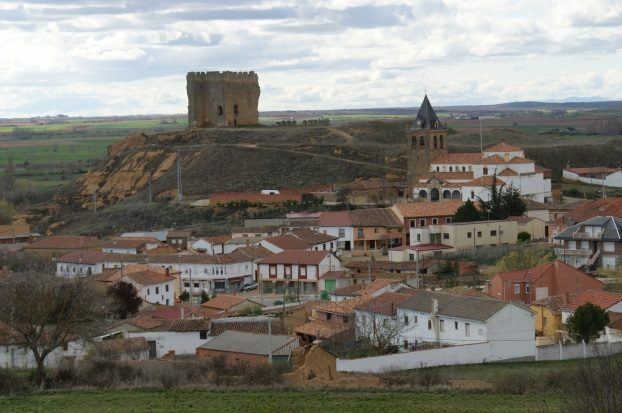 Un abrazo que costó una cadena de oro: detenidos dos jóvenes por robar a una anciana de 80 años en la comarca del Cea