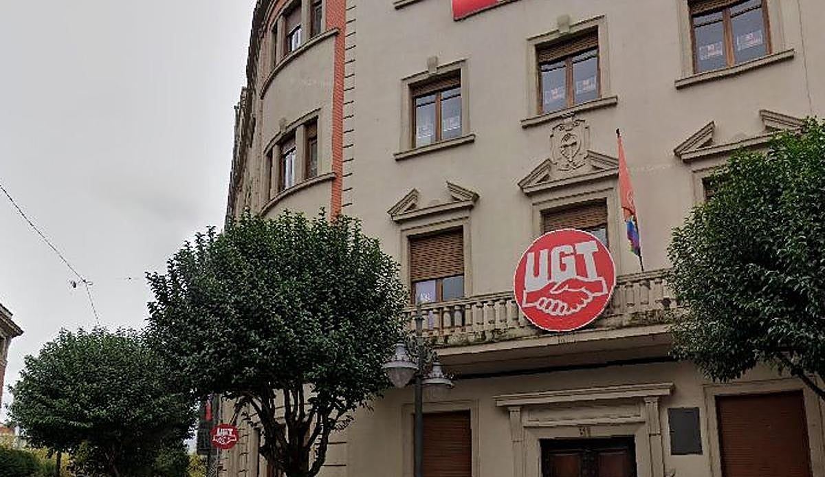 Una mujer regresa a la sede de UGT León menos de 24 horas después de agredir a una sindicalista y vuelve a insultar a sus tra