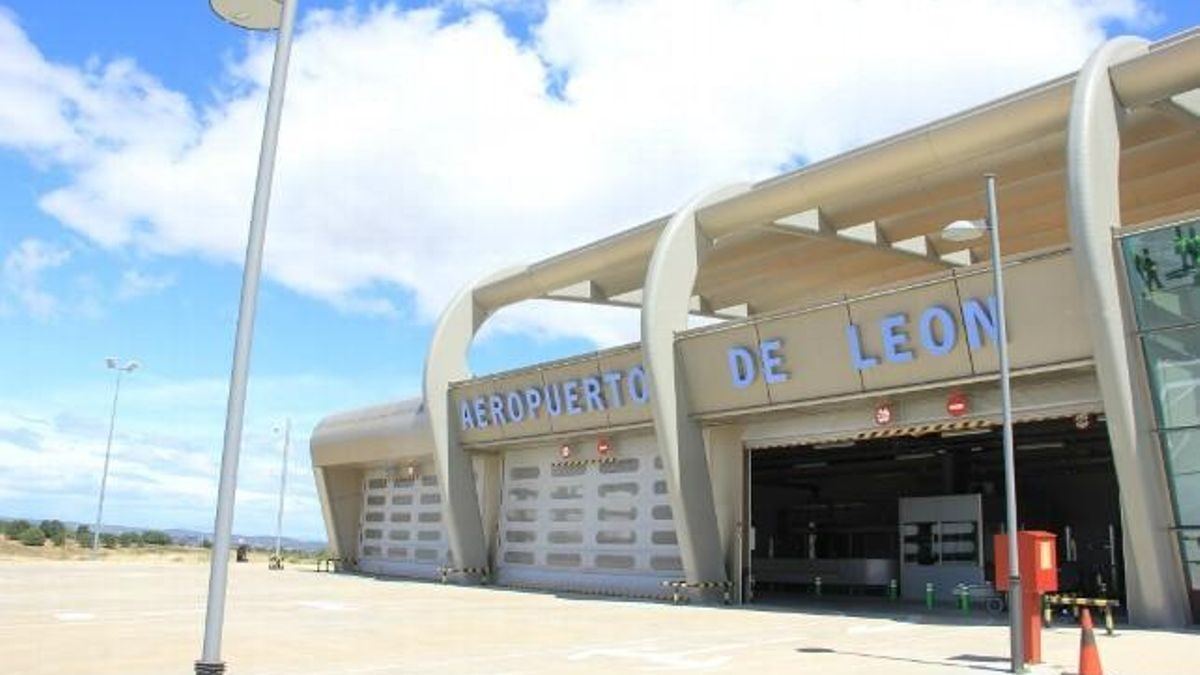 El aeropuerto de León da pasos hacia una terminal de carga mientras frena las expectativas de nuevas rutas aéreas