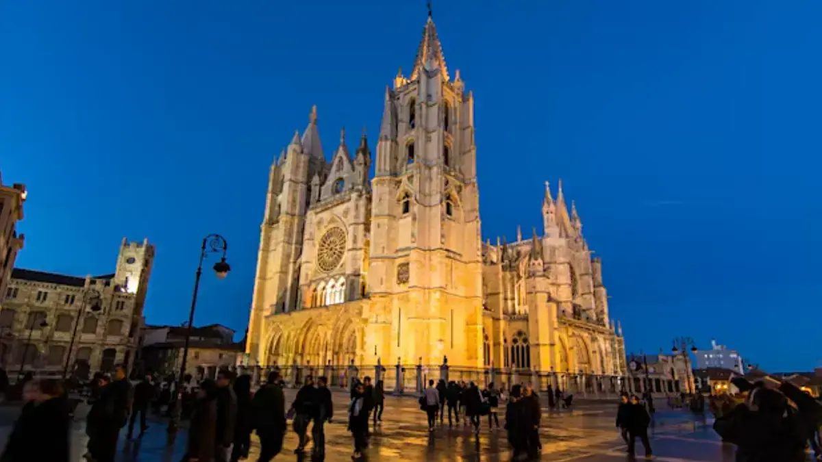 León mira al cielo con esperanza: las previsiones apuntan a buena visibilidad para el eclipse del 12 de agosto