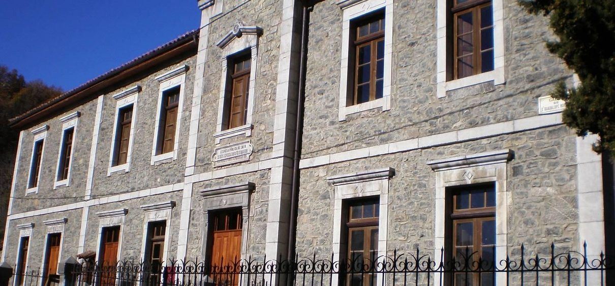 Valdespino de Somoza celebra un siglo de su escuela, construida piedra a piedra por sus propios vecinos