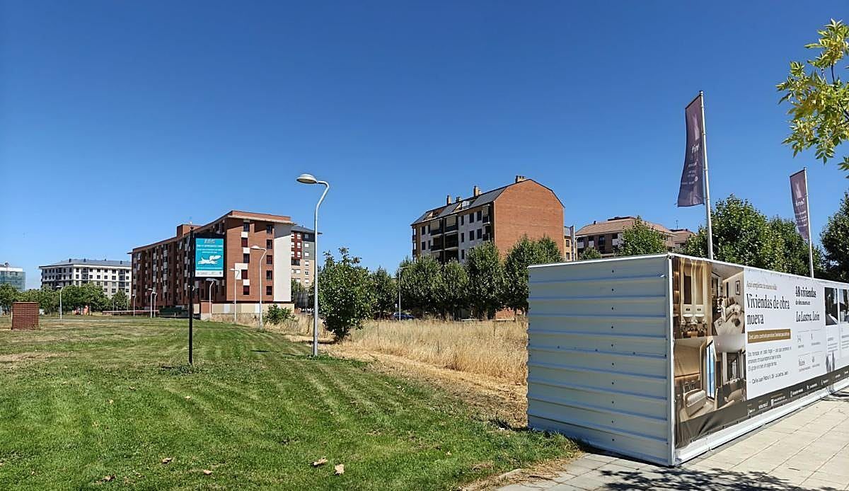 La obra de un edificio privado hace en La Lastra lo que el Ayuntamiento de León prometió y nunca ejecutó