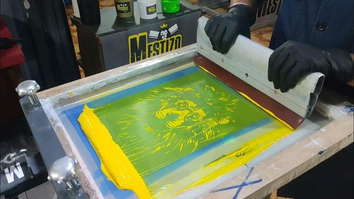 Fabero abre sus puertas al arte con un taller de serigrafía para todos los públicos