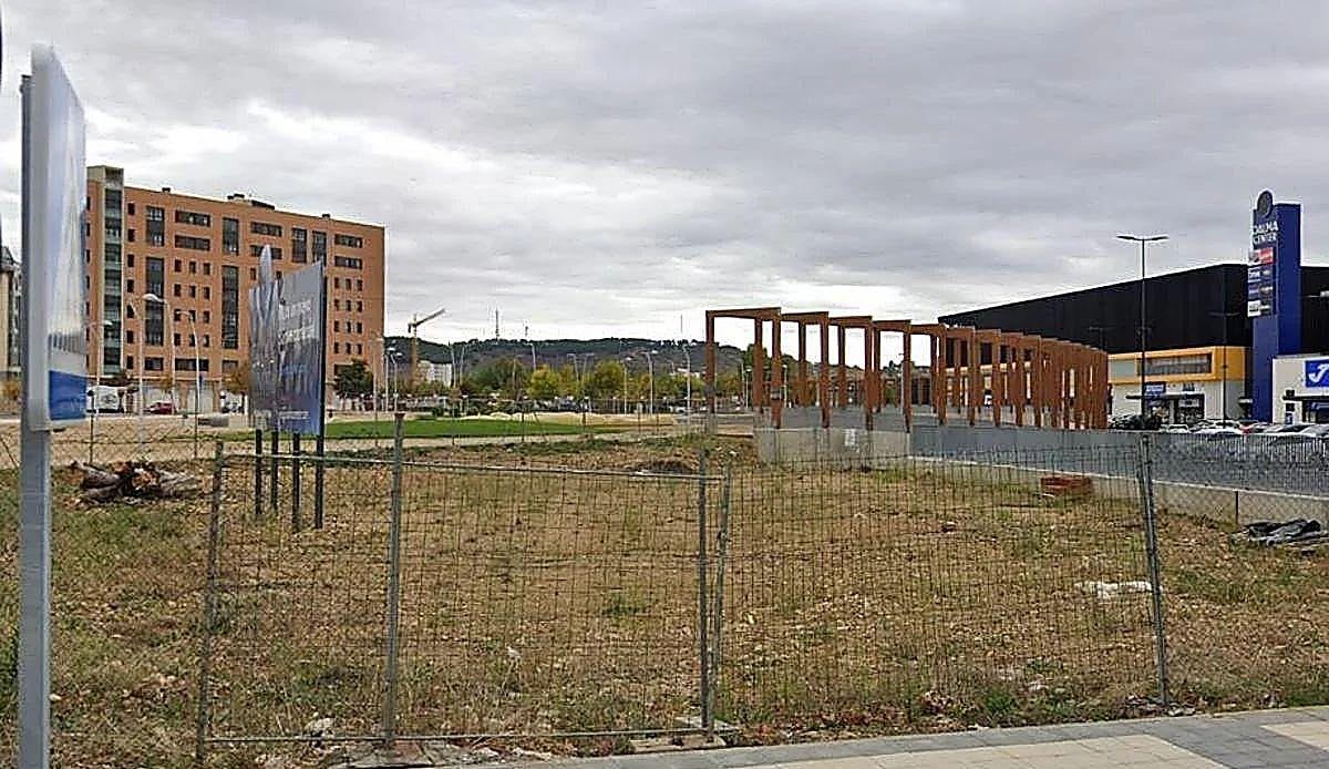 El barrio de La Lastra estrena un parque inclusivo con una nave espacial de 15 metros para niños de todas las capacidades
