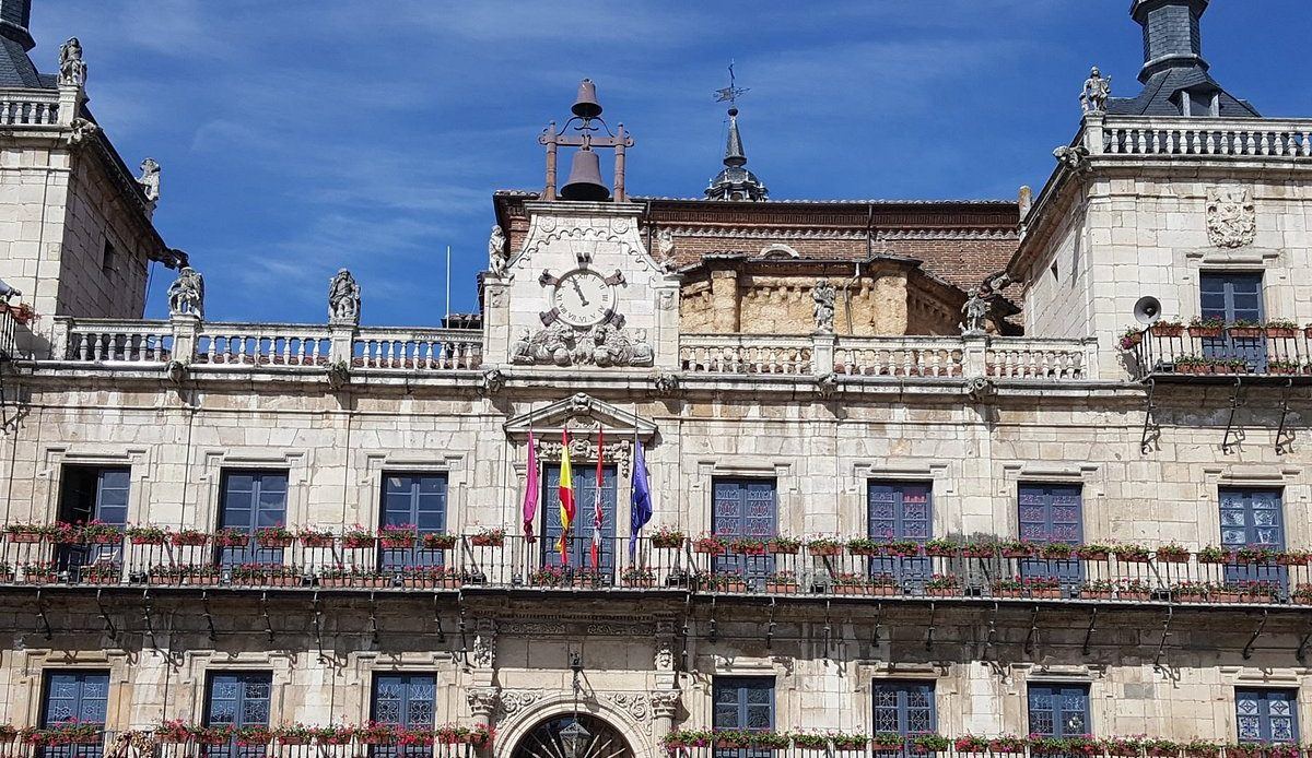 La regularización masiva de migrantes lleva al límite al Ayuntamiento de León con cerca de 4.000 empadronamientos en solo tre