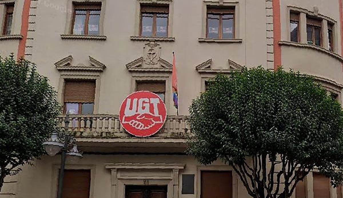 Una trabajadora de UGT León acaba en el suelo tras la agresión de una mujer con antecedentes de acoso al sindicato