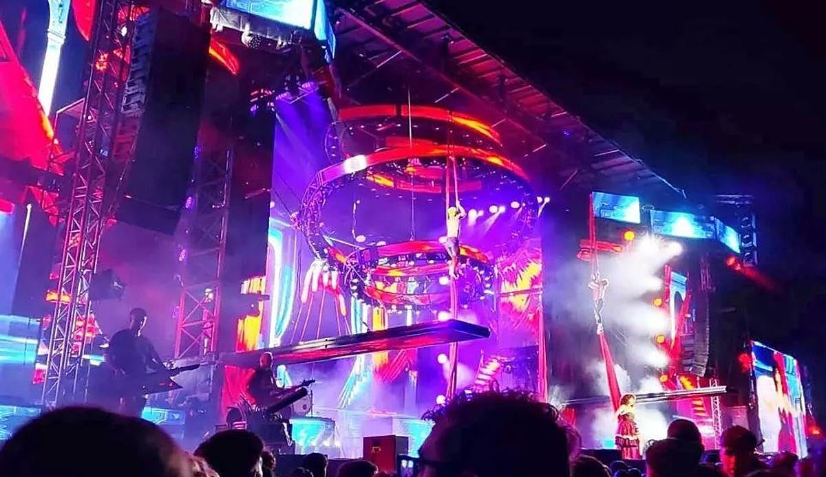 Un hombre espera 35 minutos en el suelo sin ambulancia durante el concierto de Panorama en Astorga