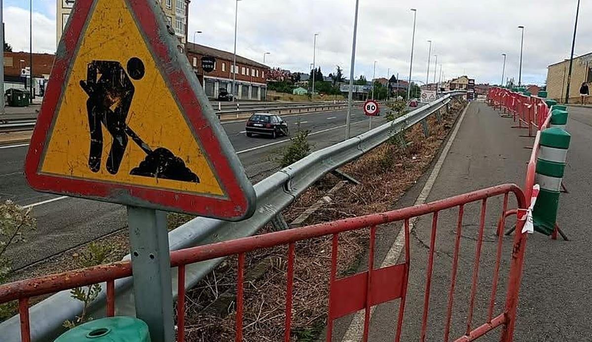 El Ayuntamiento de San Andrés valla un tramo del polígono de Trobajo tras un accidente que dañó el quitamiedos