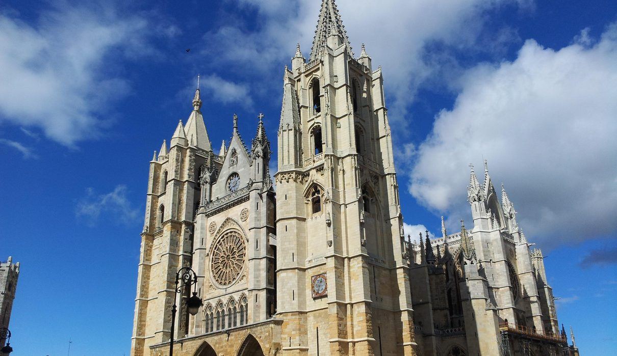 Abuelos de León en el punto de mira: los estafadores del 'hijo en apuros' vuelven a actuar con fuerza en la ciudad
