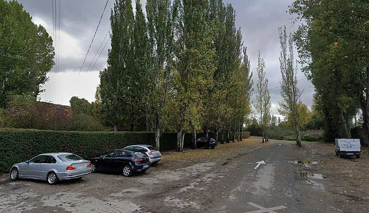 La calle Paradiña cierra al tráfico desde este miércoles para renovar el asfalto del acceso al parque de La Candamia
