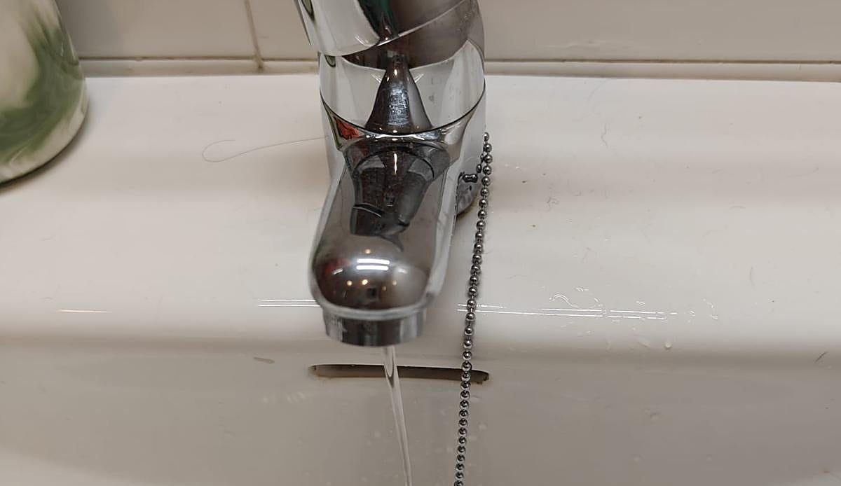 Varios barrios de León se quedan sin agua este miércoles y el jueves por obras en la red de abastecimiento