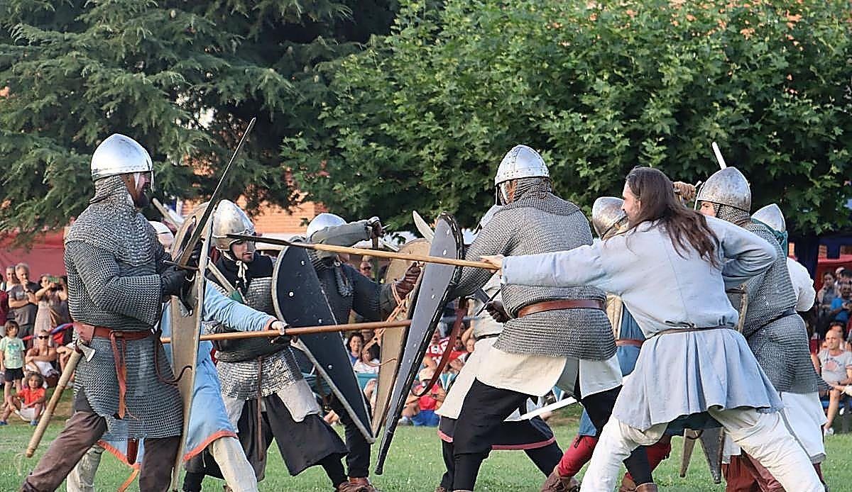 Villadangos del Páramo viste de cota de malla para revivir tres días de historia, acero y tradición medieval