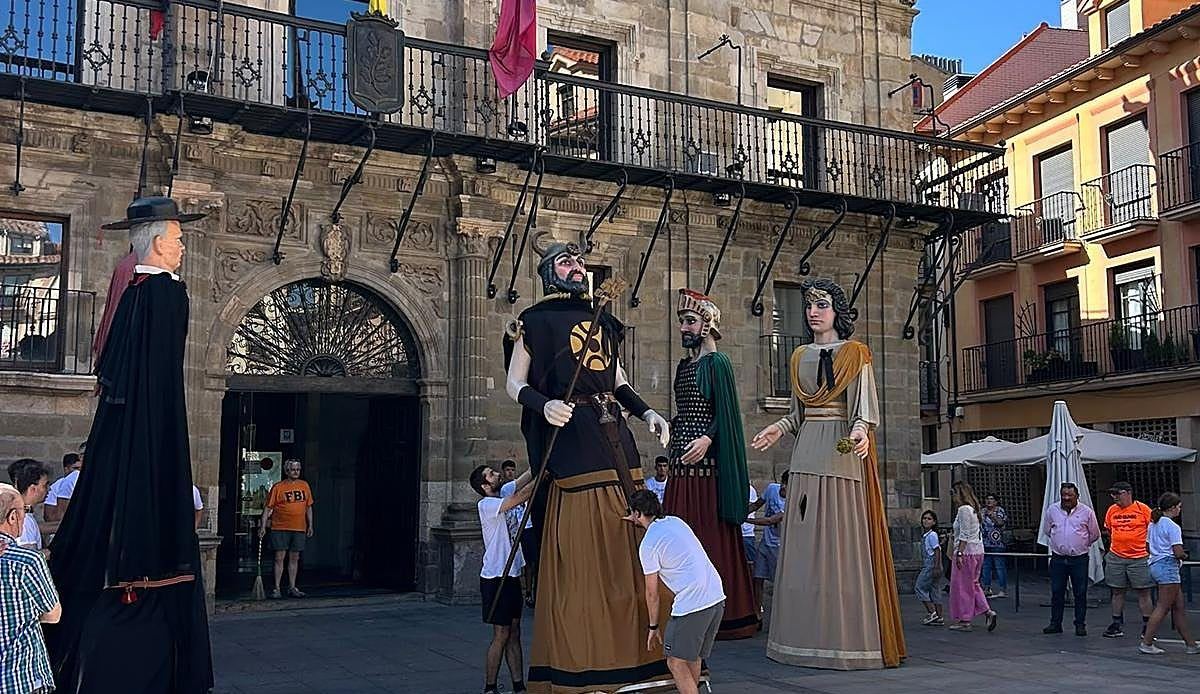 Astorga desafía a las tormentas y sigue adelante con una semana de fiestas de Santa Marta cargada de planes
