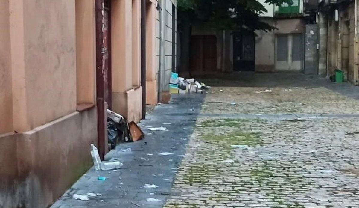 Vecinos de Logroño exigen limpieza a fondo en sus calles antes de que el Ayuntamiento siga inaugurando obras