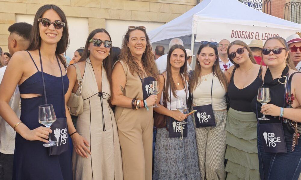 Cenicero brinda por su tradición vitivinícola con trece bodegas, arte pintado con vino y una jornada festiva en la calle