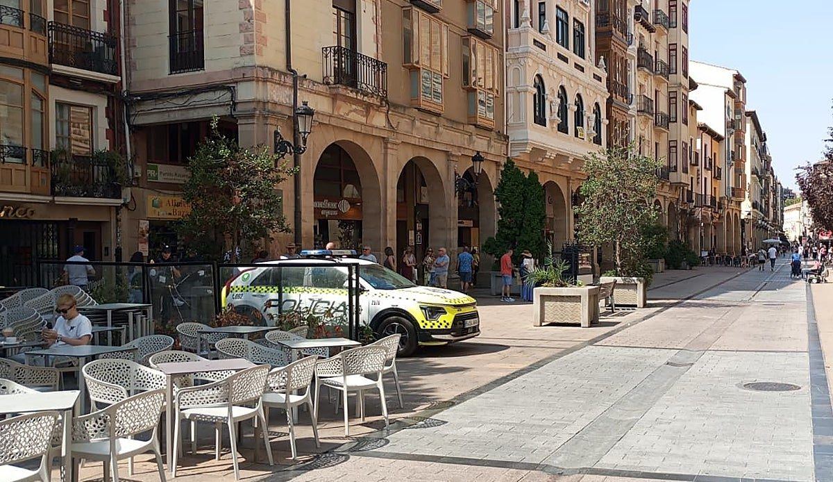 El problema de los 'sin techo' en el centro de Logroño: el mismo círculo sin salida que agota a los vecinos