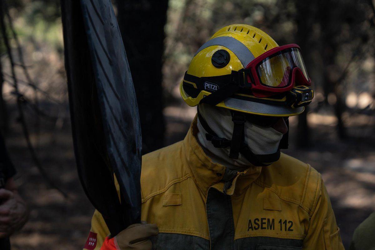La Sierra Oeste vive su jornada más decisiva: el incendio lucha contra el calor extremo para no despertar