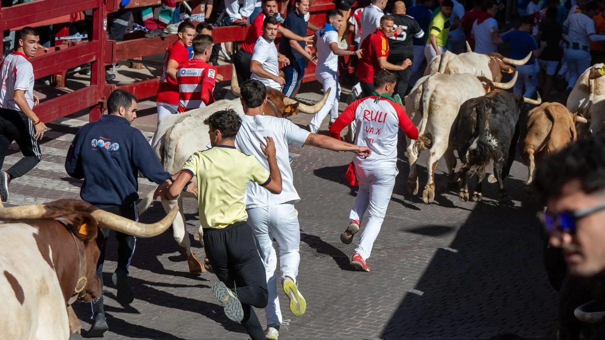 El séptimo encierro de Sanse deja seis heridos en la carrera más veloz de las fiestas