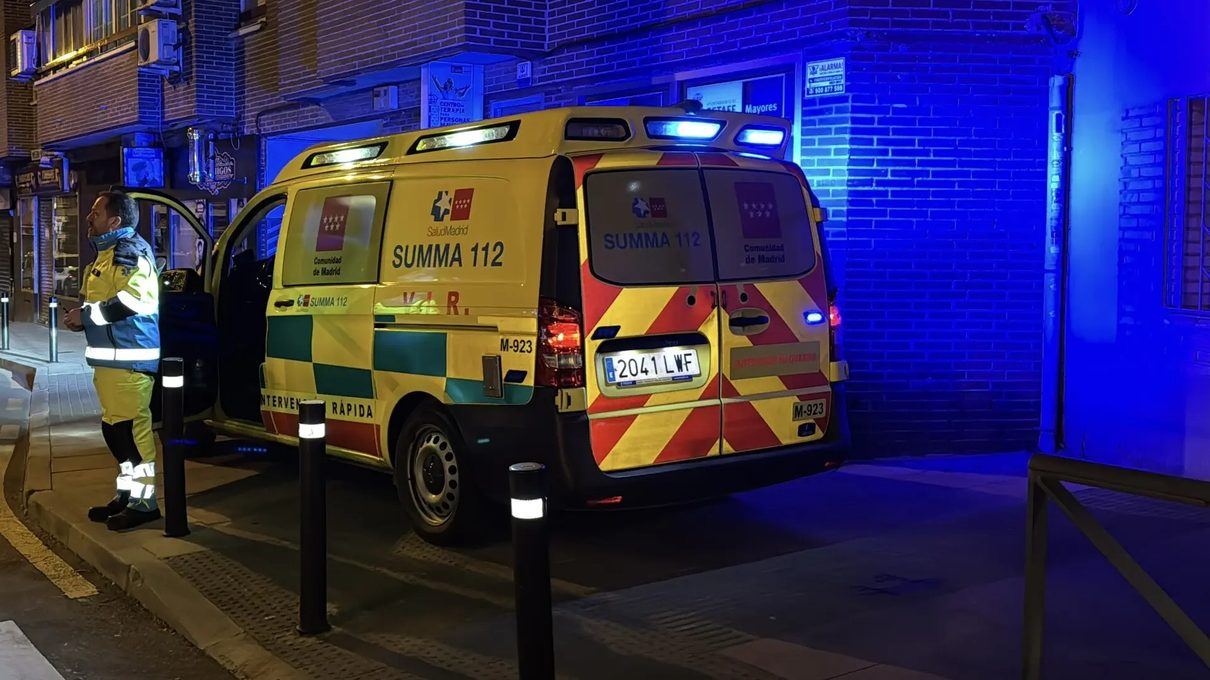 Sua llega al mundo en una ambulancia del SAMUR tras esperar el autobús en San Blas