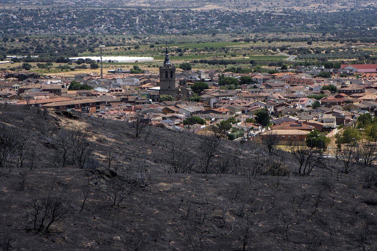 La sierra oeste no quedará abandonada: Ayuso compromete inversiones y una visita de otoño a los pueblos arrasados por el fueg