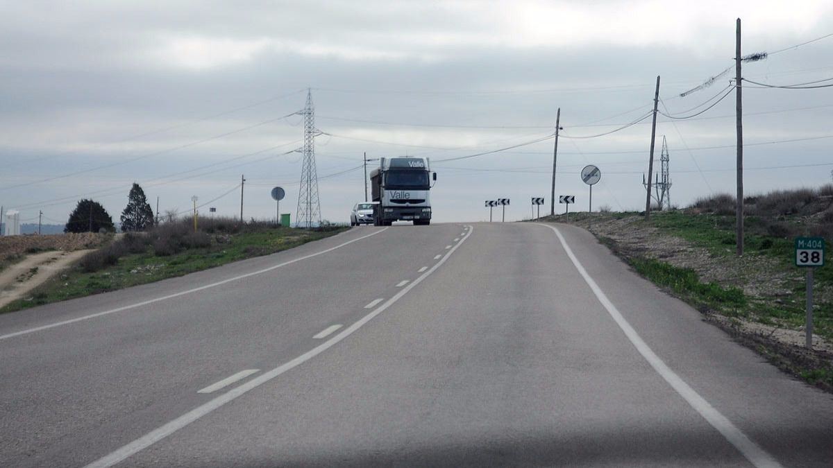 Un joven de 21 años muere al ser despedido de una furgoneta en la carretera de Chinchón