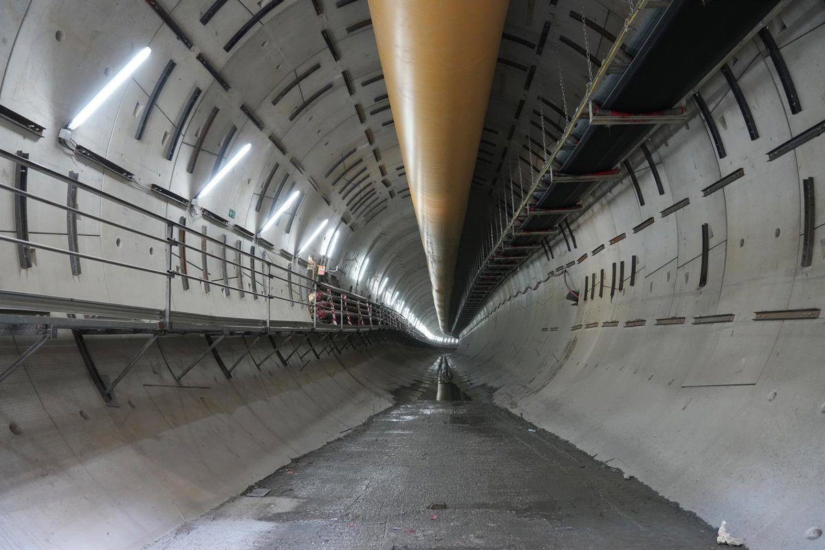 Bajo las calles de Madrid, una máquina que no duerme está construyendo el metro del futuro