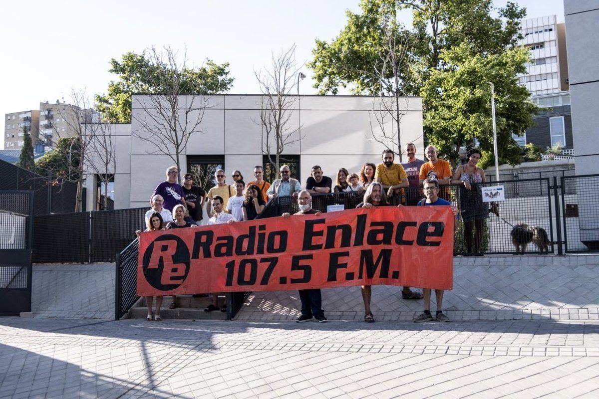 Radio Enlace devuelve las llaves del local de Hortaleza tras recibir una multa de mil euros que amenazaba con repetirse cada