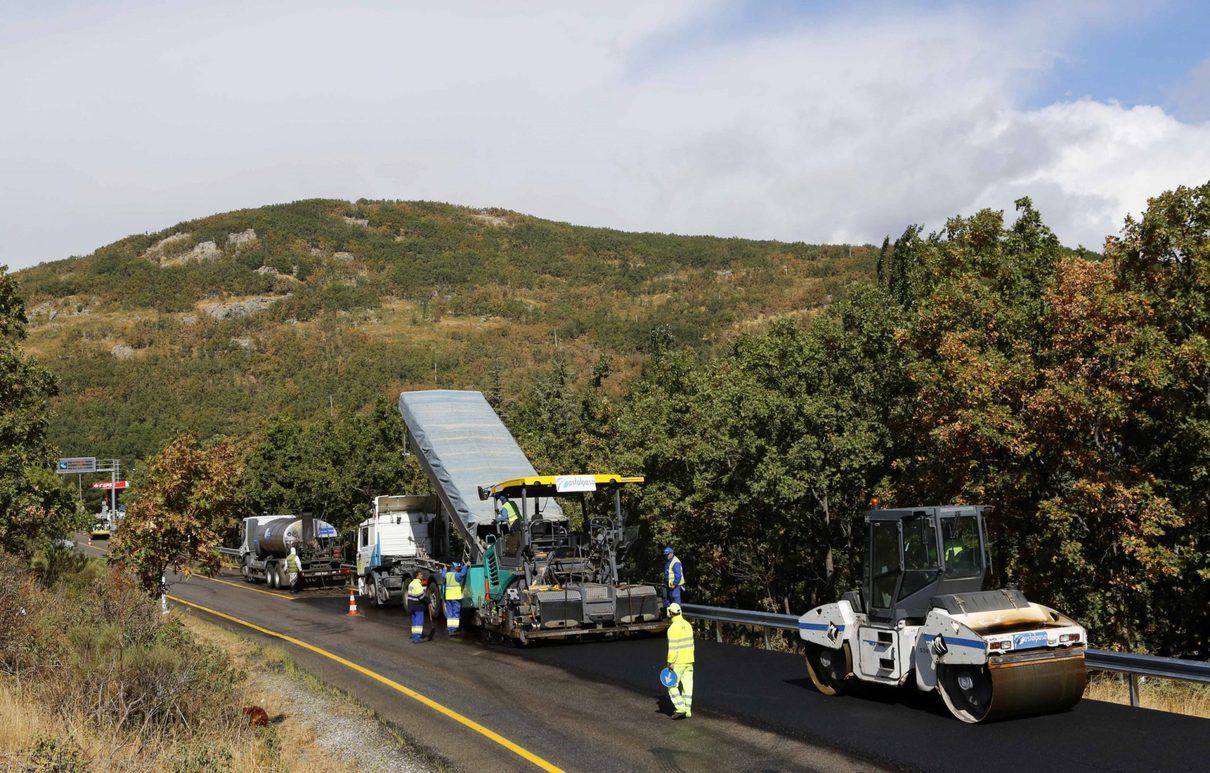 La sierra oeste de Madrid respira: más de cien kilómetros de carretera vuelven a abrirse tras los incendios