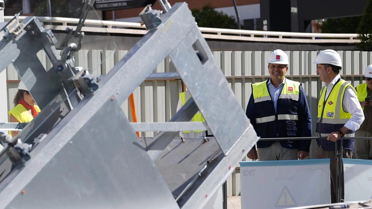 La estación de Estrella del Metro estrenará escaleras mecánicas en octubre tras una inversión millonaria en accesibilidad