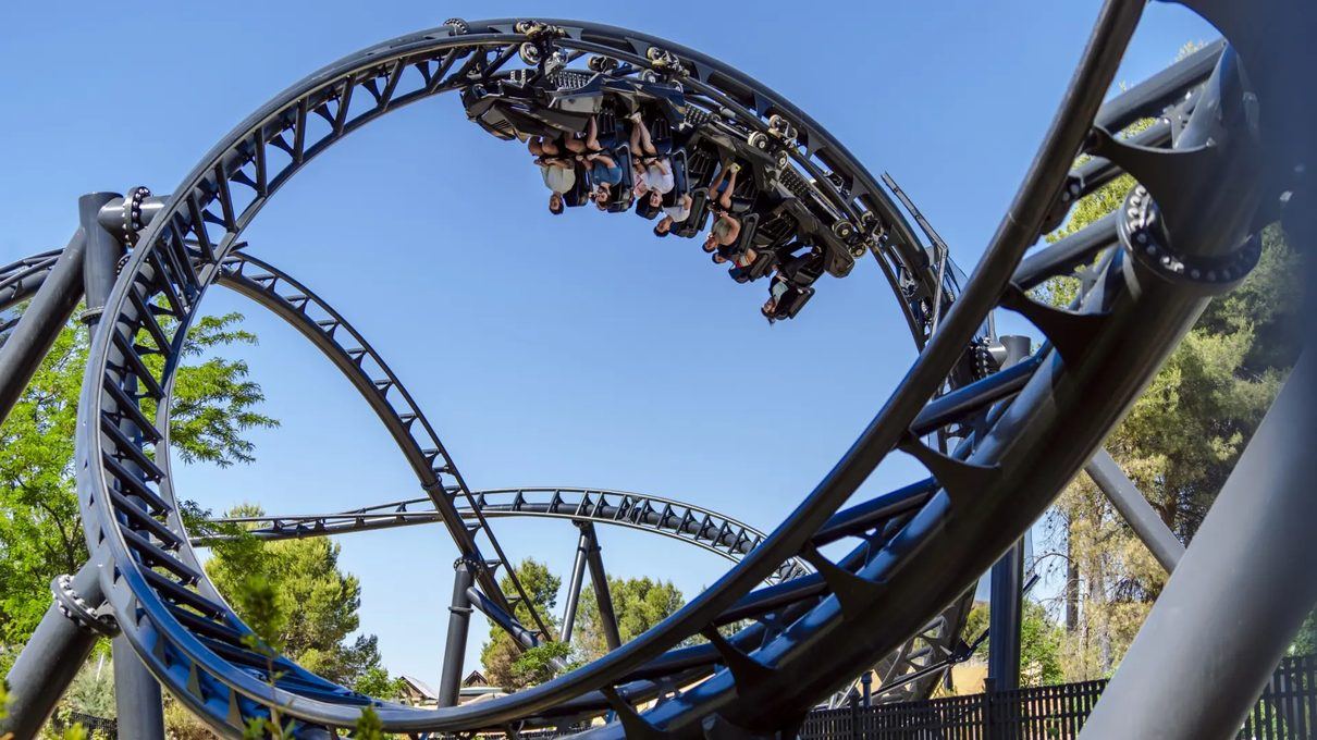 Un hombre de 49 años, herido grave tras sufrir fracturas en ambas piernas en la montaña rusa Batman del Parque Warner