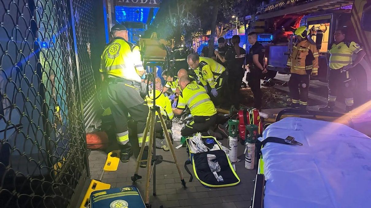 Un vecino de Carabanchel, en estado grave con quemaduras en un tercio del cuerpo tras incendiarse la cocina de su piso