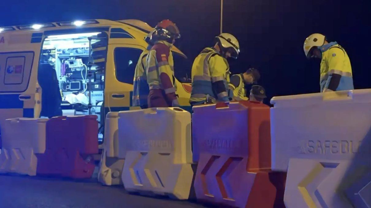 Un motorista de unos 60 años pierde la vida al chocar contra unos conos en una obra de la M-406 a su paso por Leganés