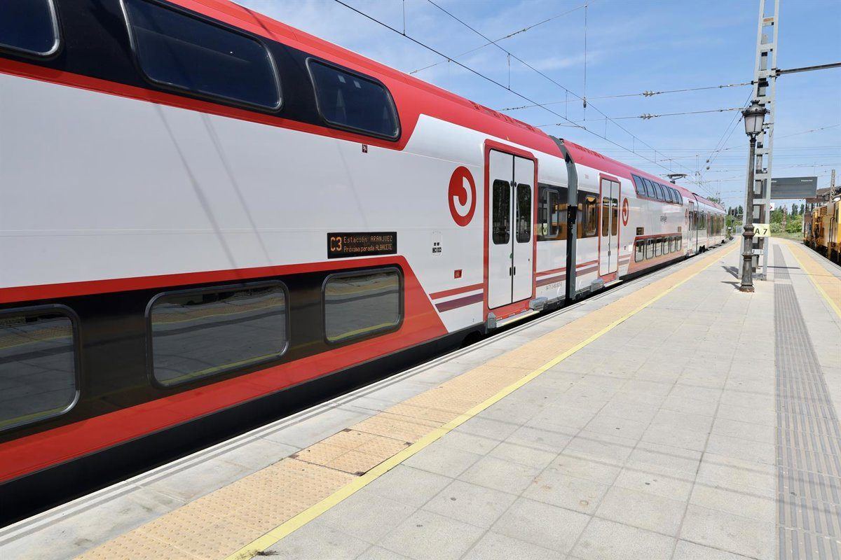 Madrid estrena trenes de dos pisos en Cercanías con un 20% más de capacidad para sus 730.000 viajeros diarios